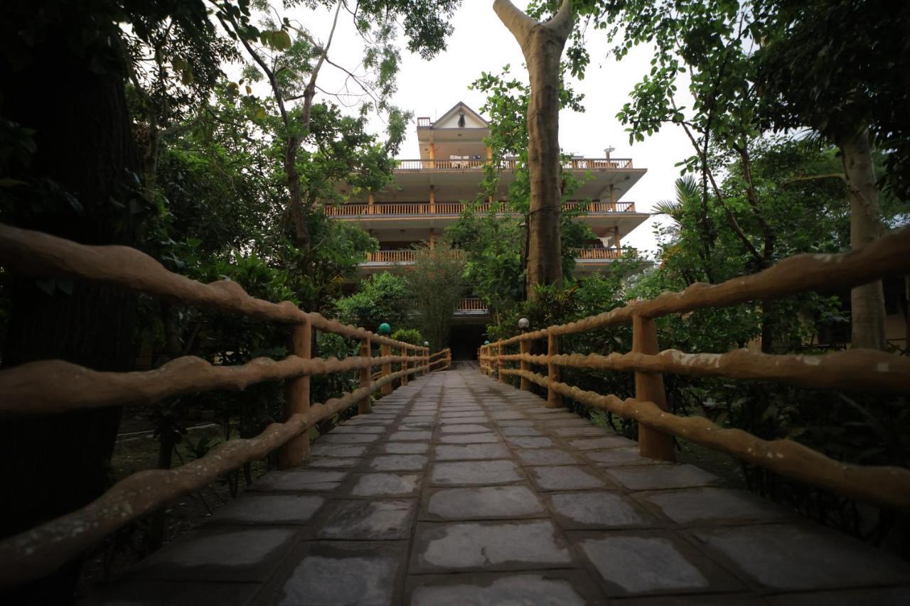 Chitwan Gaida Lodge - Animal Lovers & Birdwatchers Paradise Sauraha Exterior photo