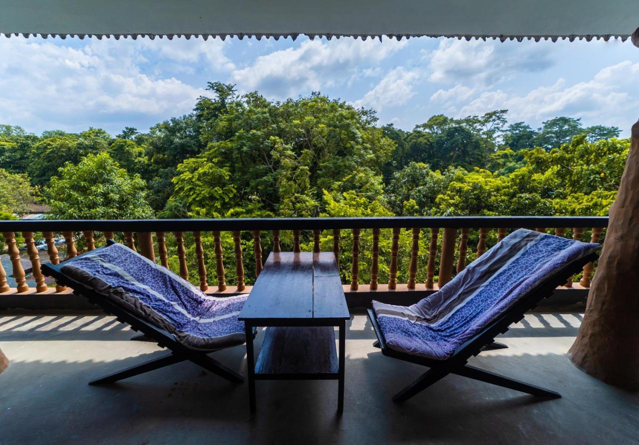 Chitwan Gaida Lodge - Animal Lovers & Birdwatchers Paradise Sauraha Exterior photo