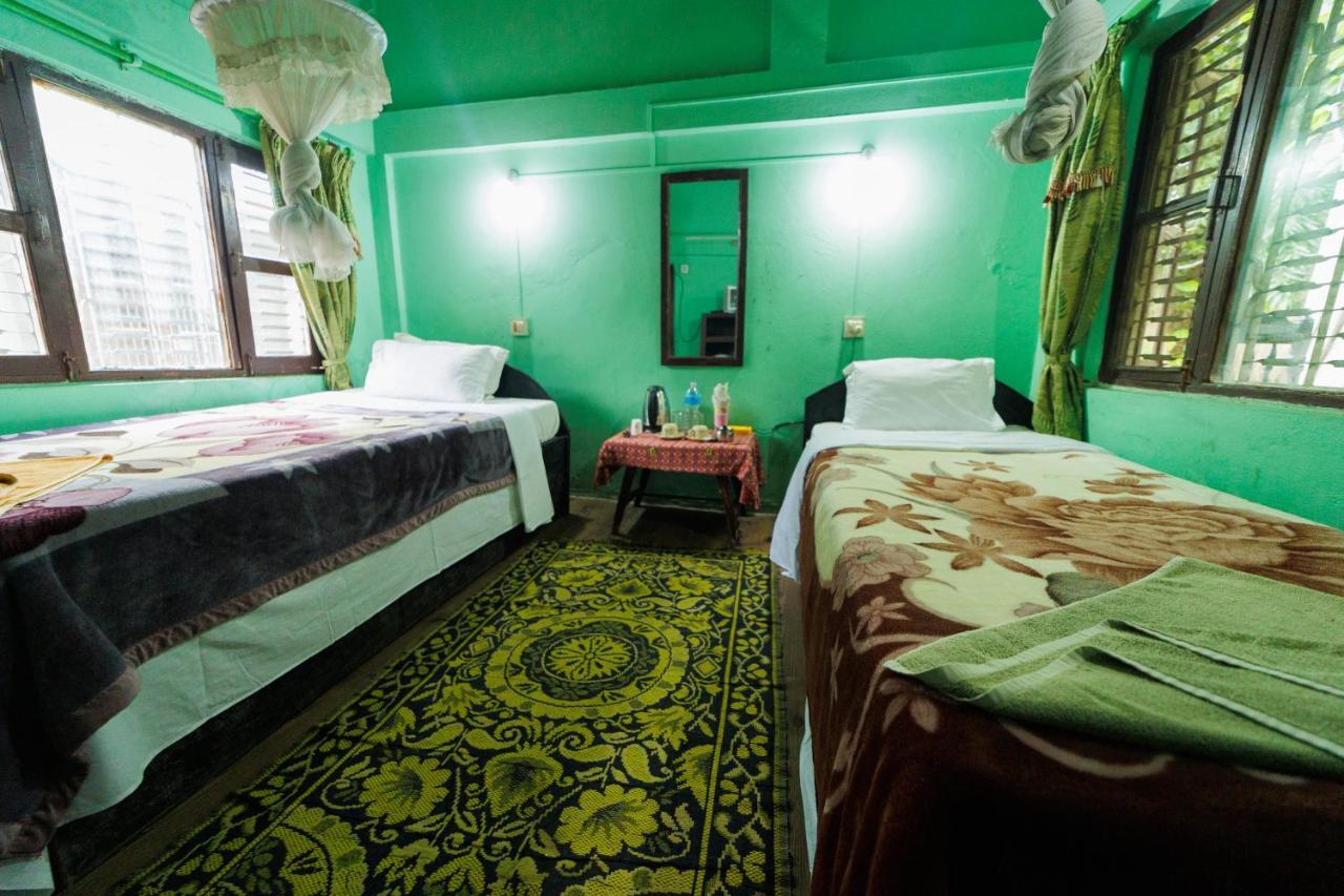 Chitwan Gaida Lodge - Animal Lovers & Birdwatchers Paradise Sauraha Exterior photo