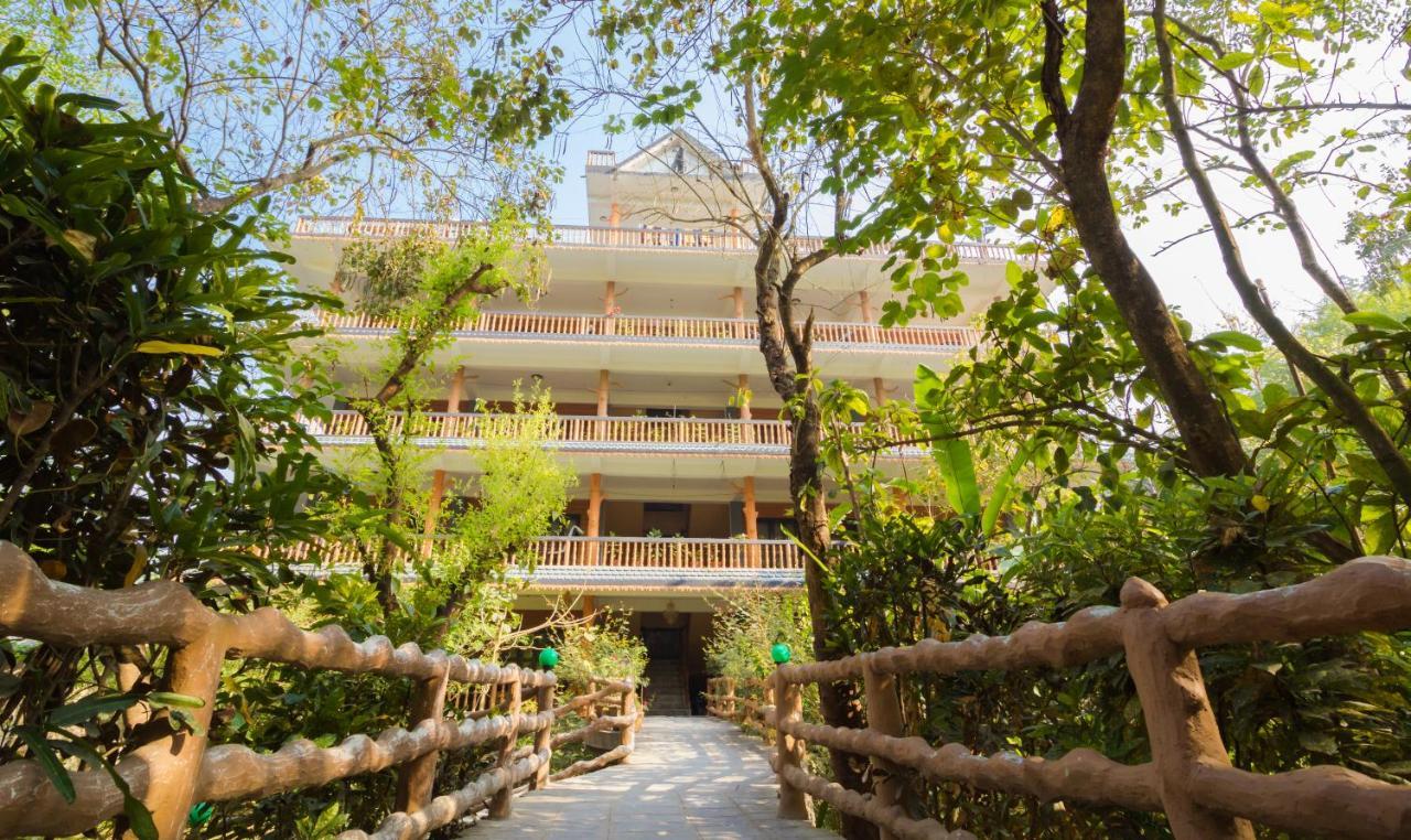 Chitwan Gaida Lodge - Animal Lovers & Birdwatchers Paradise Sauraha Exterior photo