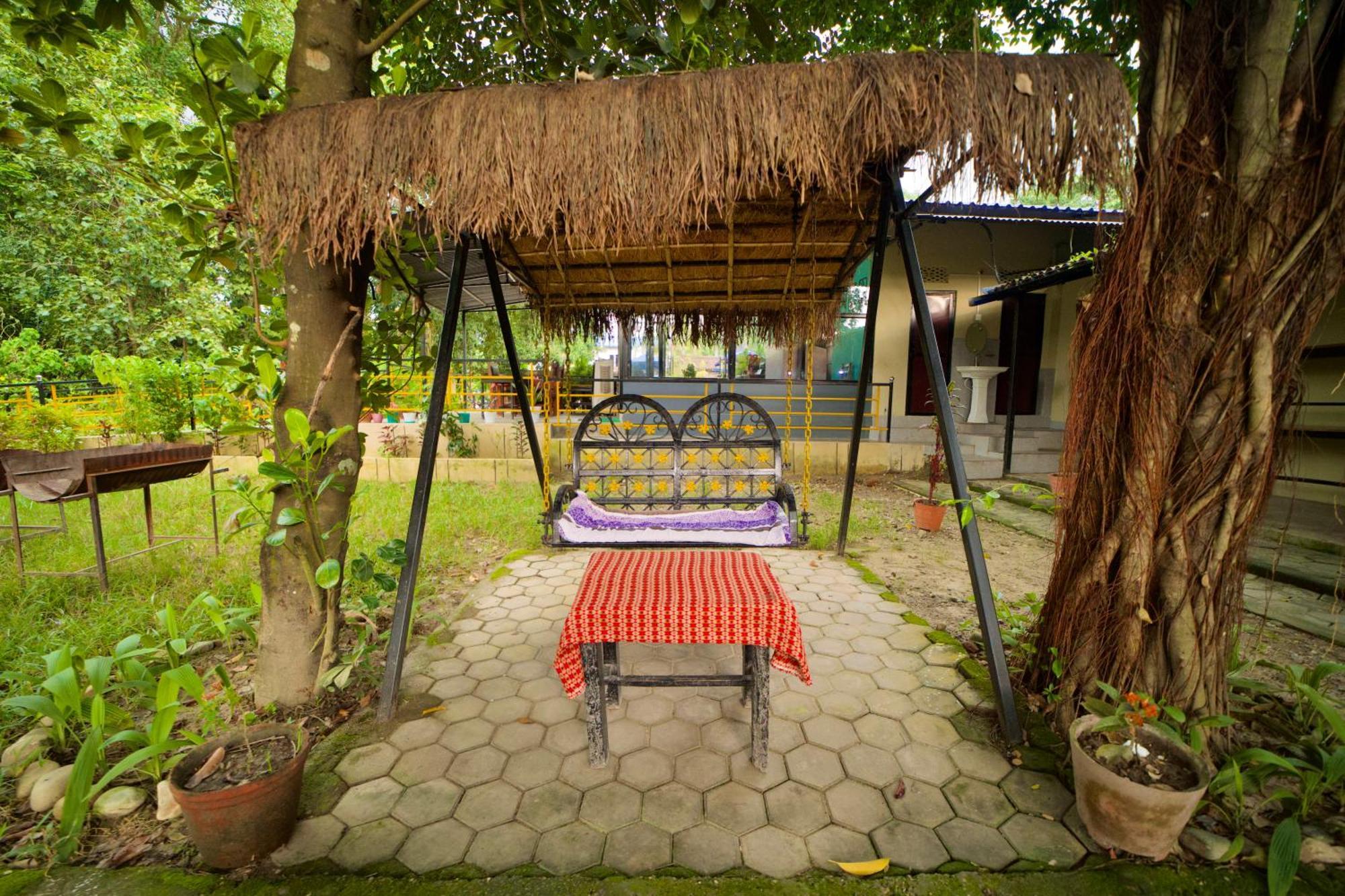 Chitwan Gaida Lodge - Animal Lovers & Birdwatchers Paradise Sauraha Exterior photo