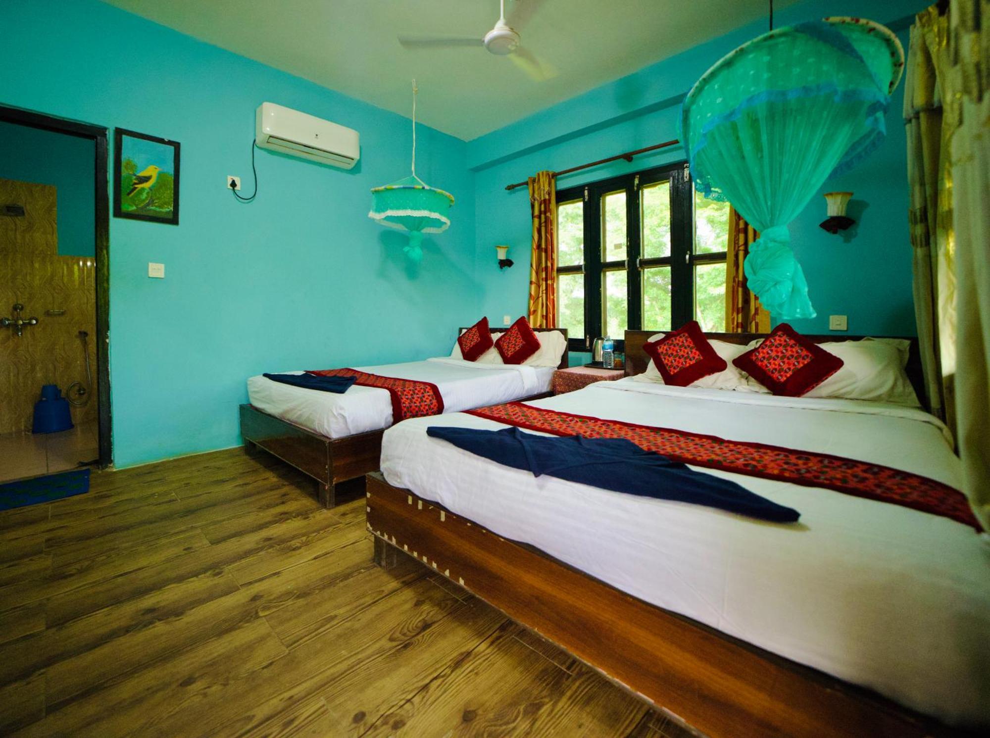 Chitwan Gaida Lodge - Animal Lovers & Birdwatchers Paradise Sauraha Exterior photo