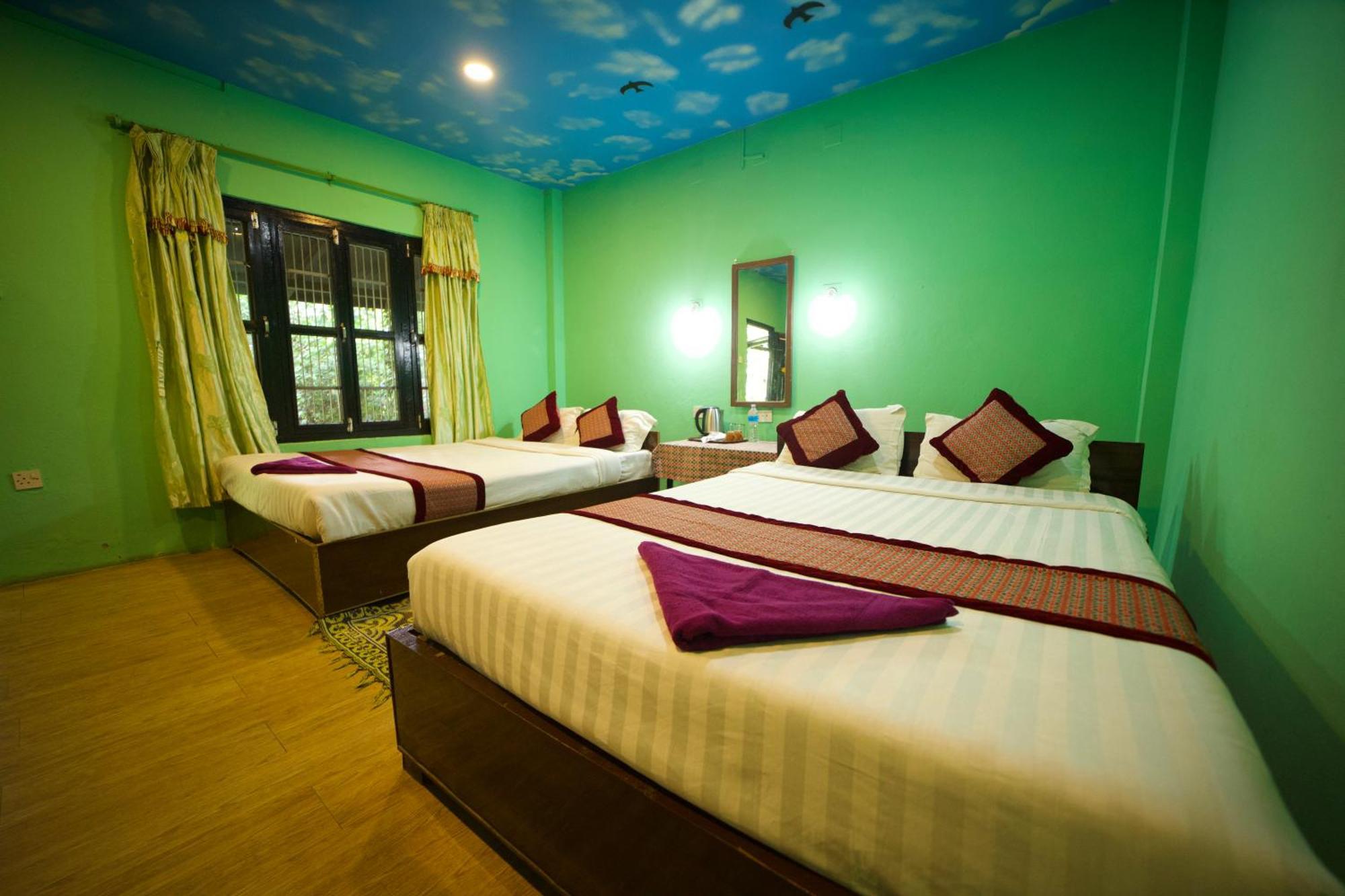 Chitwan Gaida Lodge - Animal Lovers & Birdwatchers Paradise Sauraha Exterior photo