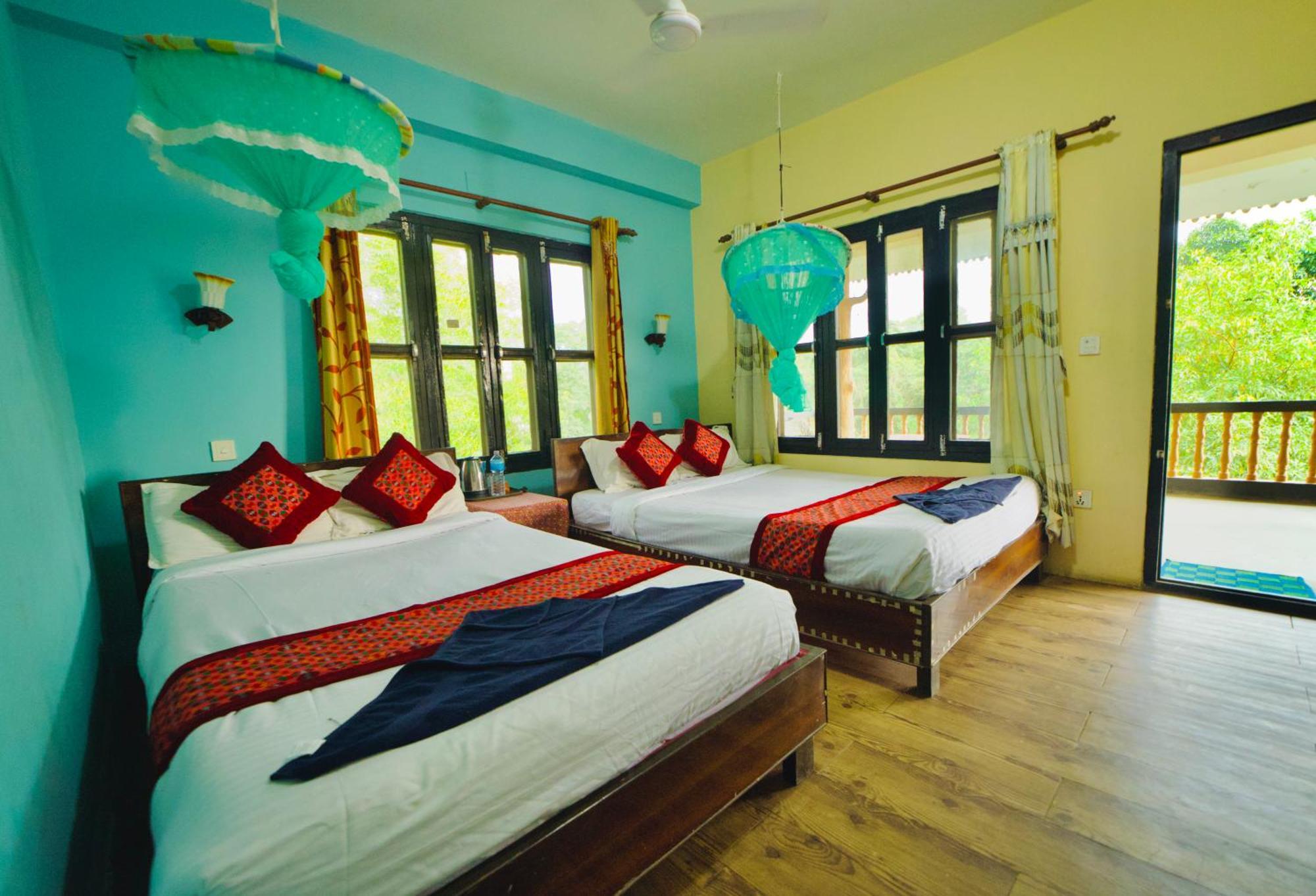 Chitwan Gaida Lodge - Animal Lovers & Birdwatchers Paradise Sauraha Exterior photo