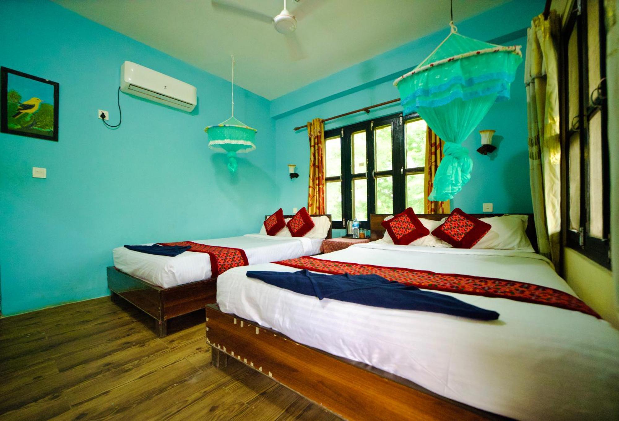 Chitwan Gaida Lodge - Animal Lovers & Birdwatchers Paradise Sauraha Exterior photo