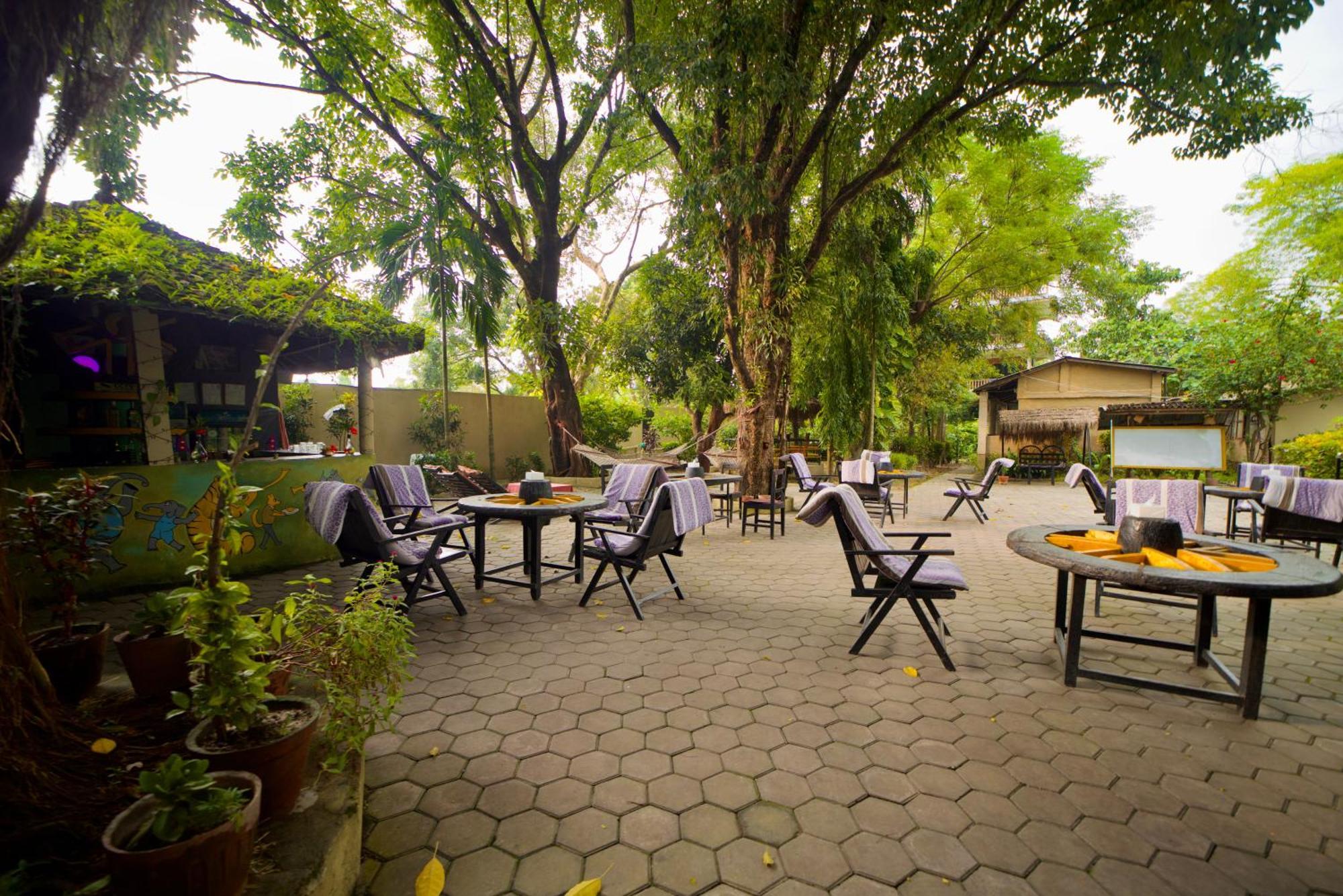 Chitwan Gaida Lodge - Animal Lovers & Birdwatchers Paradise Sauraha Exterior photo