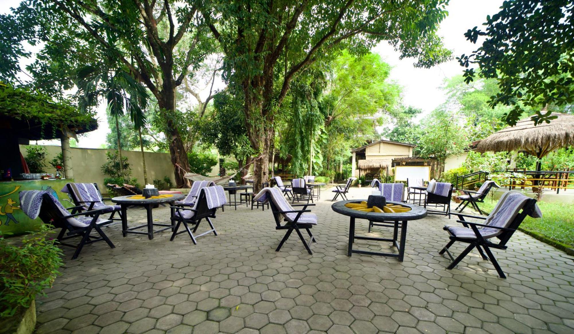 Chitwan Gaida Lodge - Animal Lovers & Birdwatchers Paradise Sauraha Exterior photo
