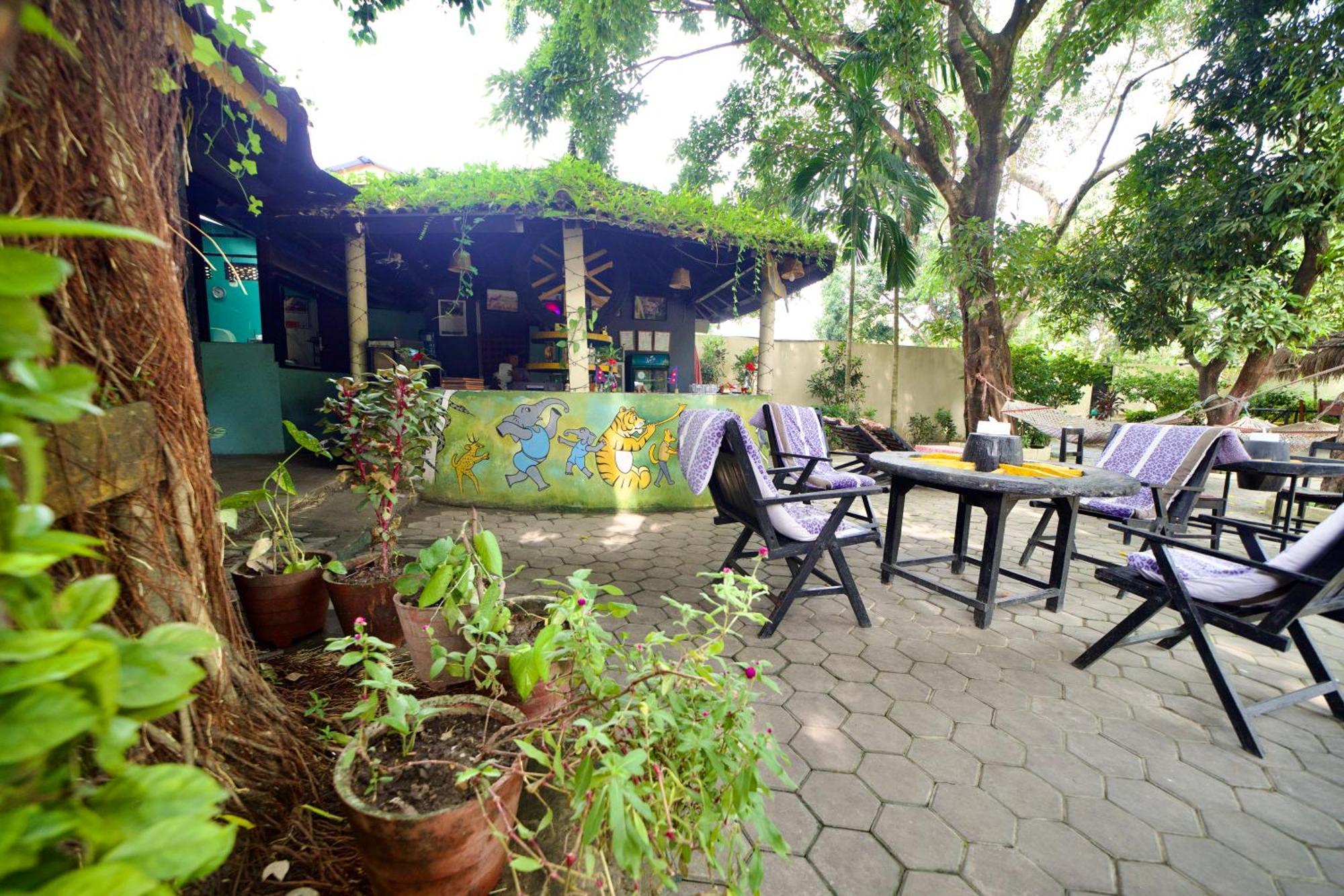 Chitwan Gaida Lodge - Animal Lovers & Birdwatchers Paradise Sauraha Exterior photo